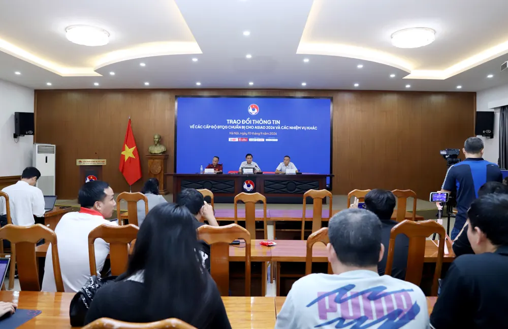 Lãnh đạo VFF và các phóng viên tại buổi gặp gỡ báo chí về kế hoạch các đội tuyển quốc gia ngày 10/9/2026